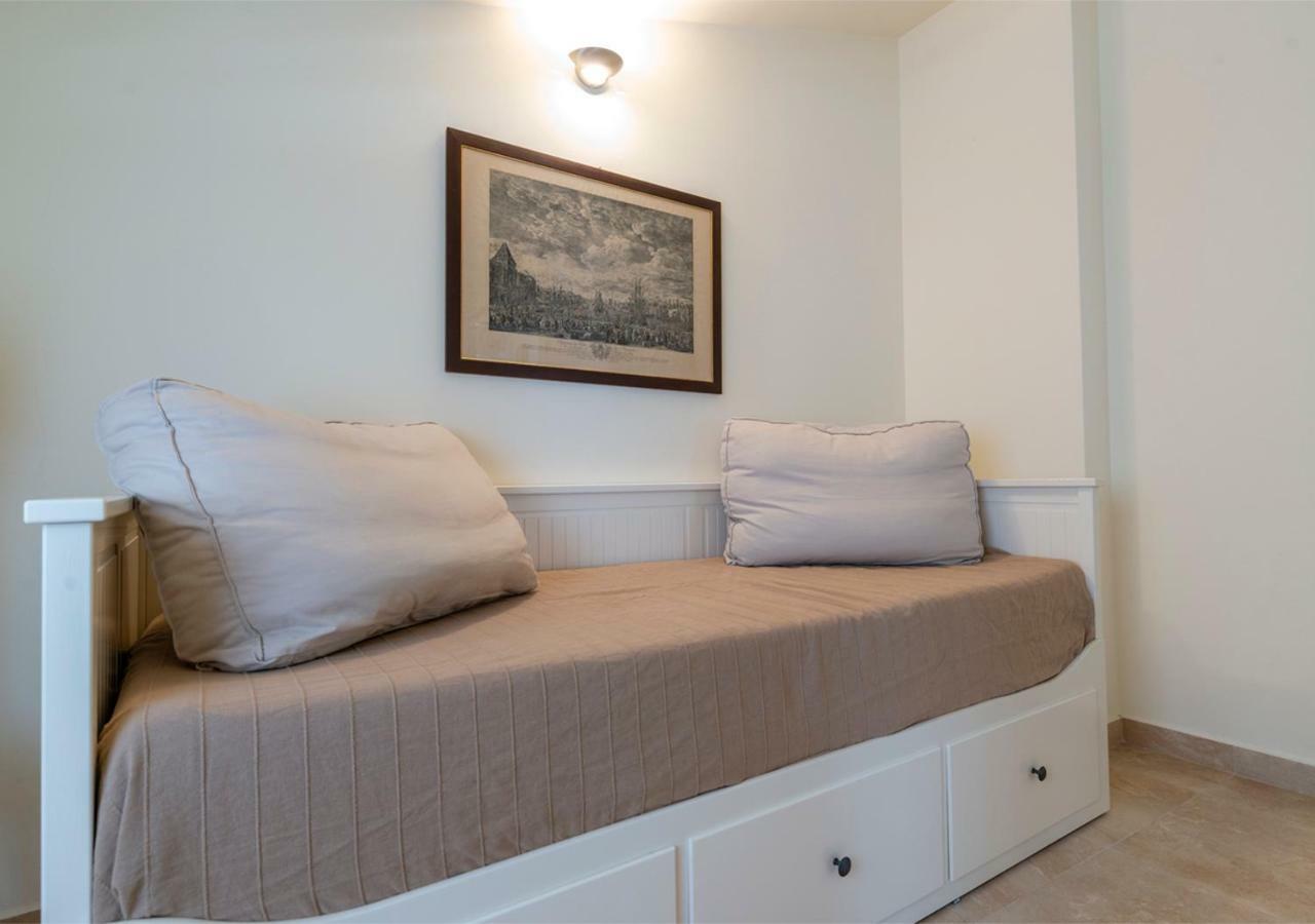 Apartment App . Boris *